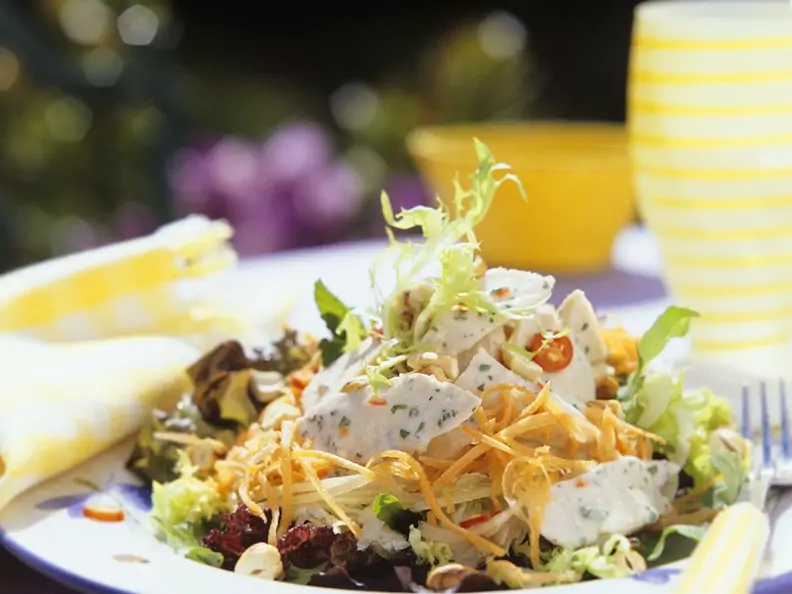 Salat mit Pute und Gemüse