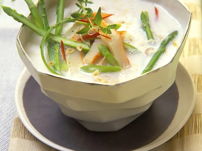 Spargel-Kokossuppe