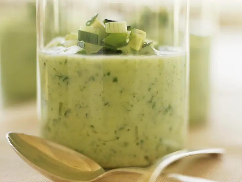 Kalte Gurkensuppe mit Lauch