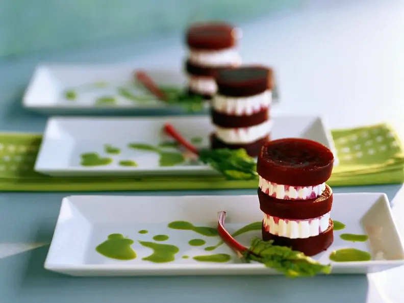 Ziegenkäse-Türmchen mit Roter Bete