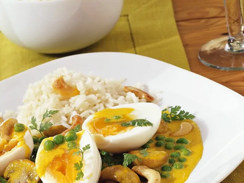 Eier mit Currysauce