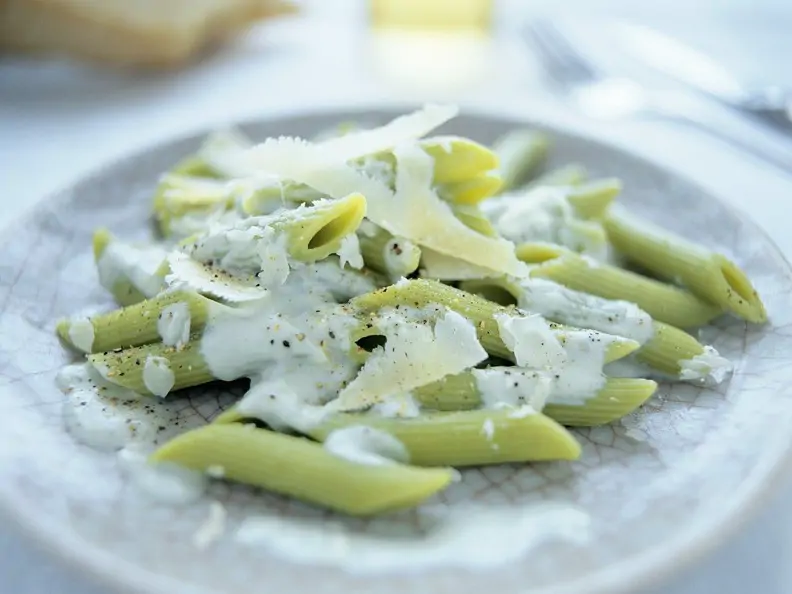 Nudeln mit Käse-Sahnesauce