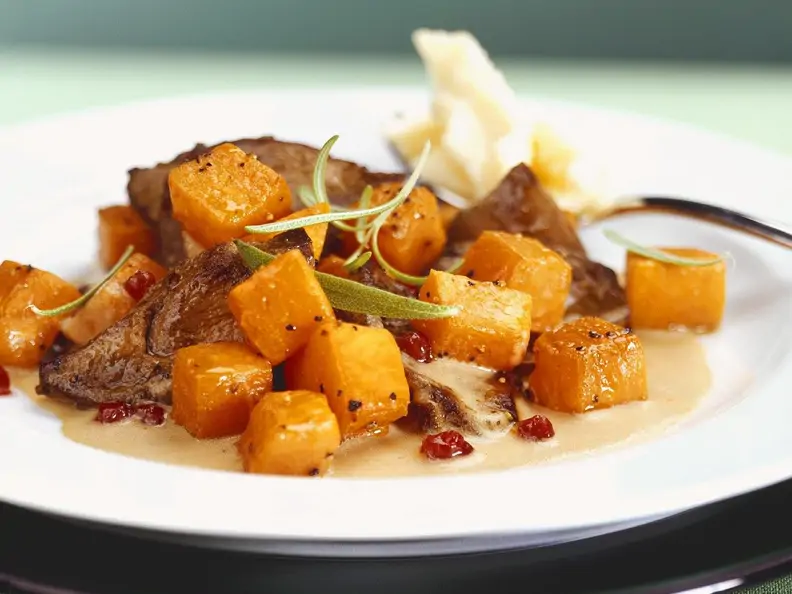 Reh mit Kürbis