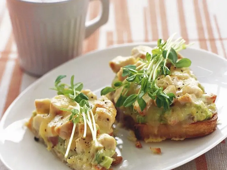 Toast mit Hähnchenbrustfilet