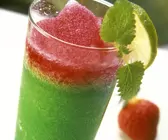 Geeister Minz-Erdbeer-Drink