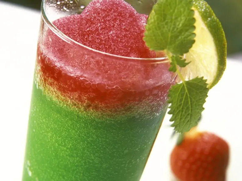 Geeister Minz-Erdbeer-Drink