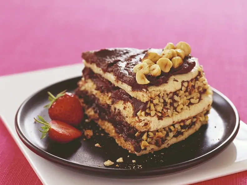 Nuss-Meringue-Torte
