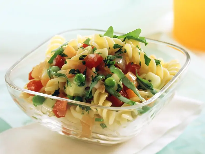 Nudelsalat mit Joghurtdressing