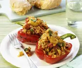 Mit Reis gefüllte Paprika