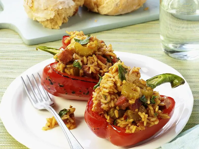 Mit Reis gefüllte Paprika