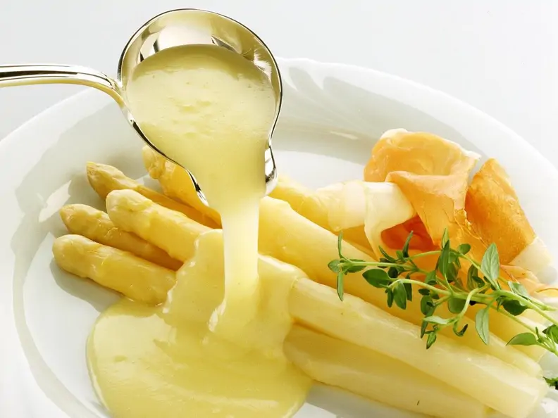 Spargel mit Sauce Hollandaise