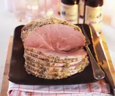 Schinken mit Kräuterkruste