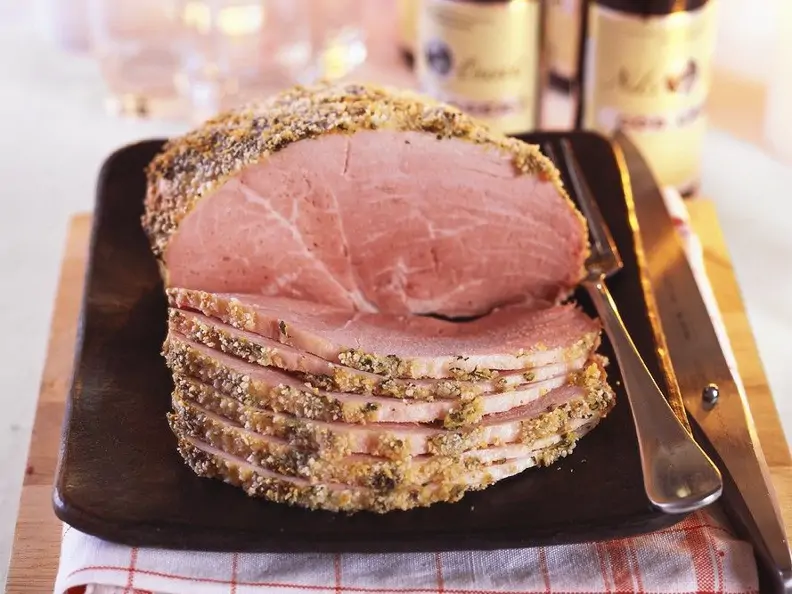Schinken mit Kräuterkruste