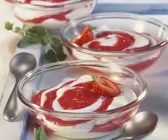 Erdbeerdessert mit saurer Sahne