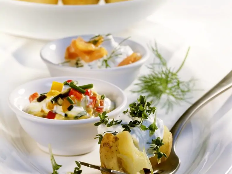 Pellkartoffeln und drei verschiedene Dips