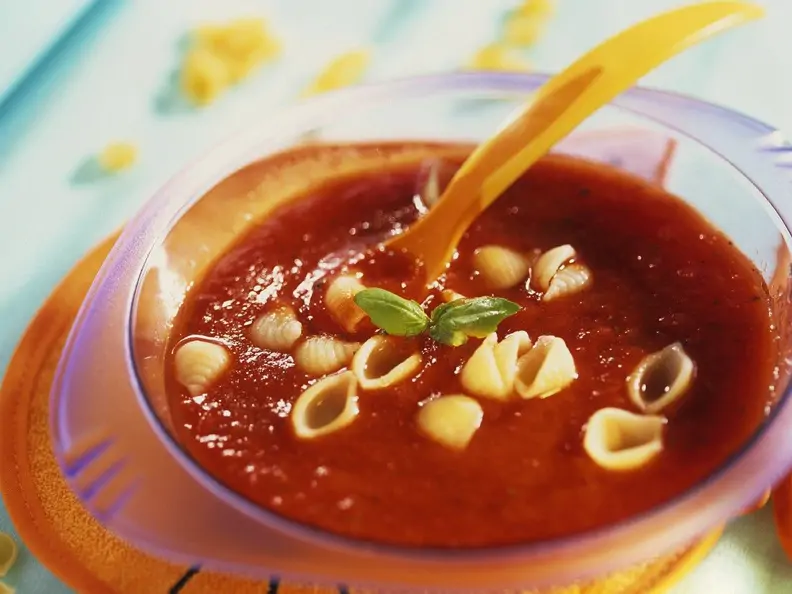 Tomatensuppe mit Nudeln