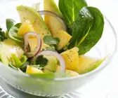 Fruchtiger Feldsalat mit Avocado