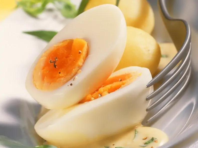Kartoffeln mit Ei und Senfsauce