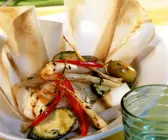 Seeteufel mit Gemüse en papillote gegrillt