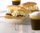 Gefüllte Blätterteig mit Quarkcreme