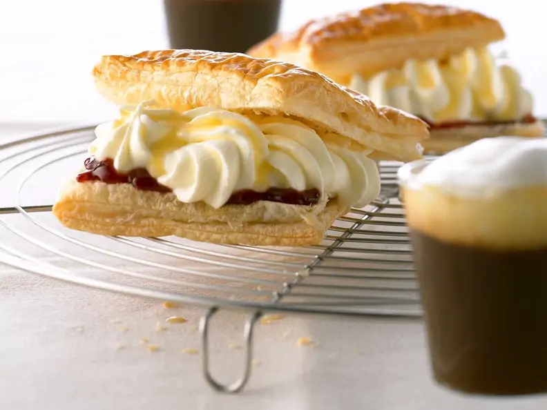 Gefüllte Blätterteig mit Quarkcreme