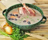 Bohnensuppe mit Eisbein