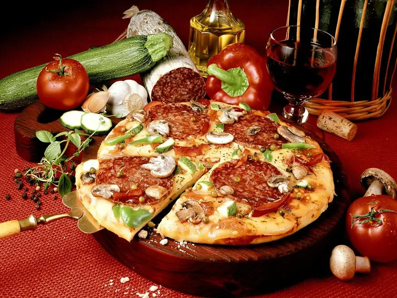Salami-Pizza