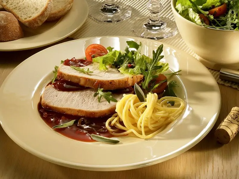 Schweinebraten mit Rotweinsauce