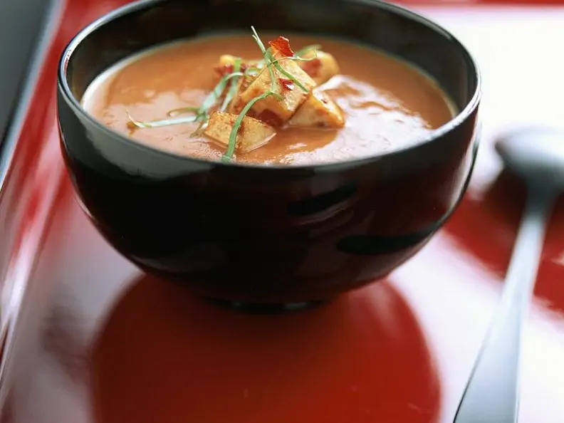 Tomatensuppe mit Tofu