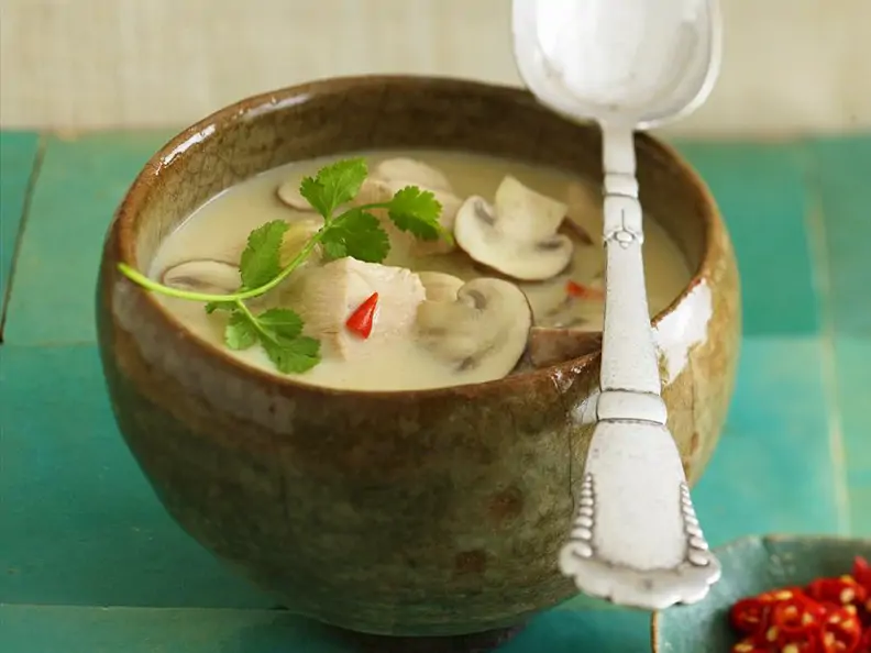 Kokossuppe mit Hähnchen
