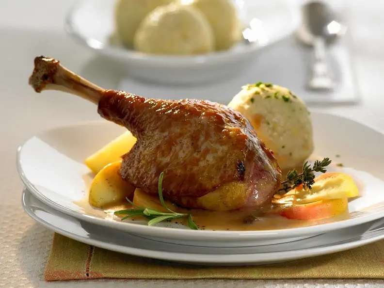 Gans mit Apfelsauce