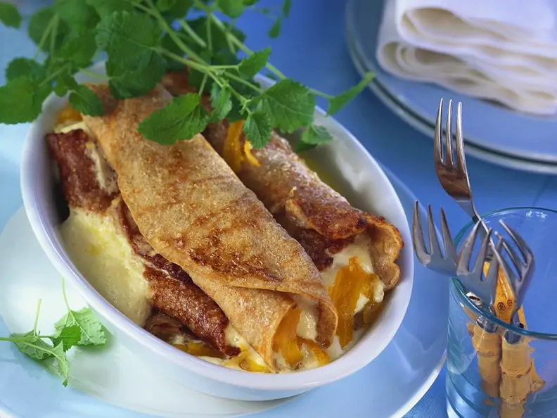 Gefüllte Pfannkuchen mit Quarkcreme