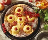 Käse-Apfelkuchen mit Johannisbeeren