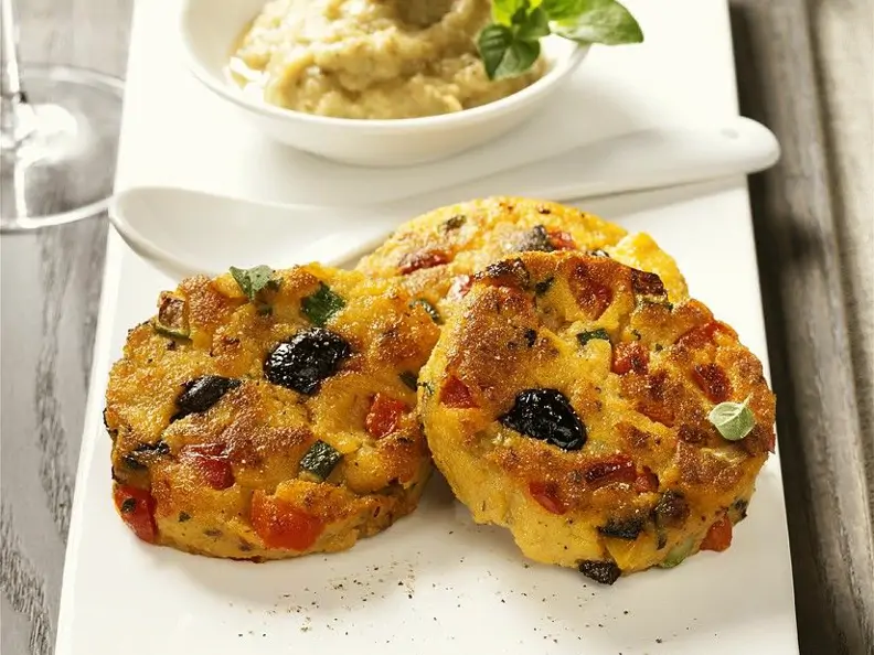 Polentaküchlein mit Salsa