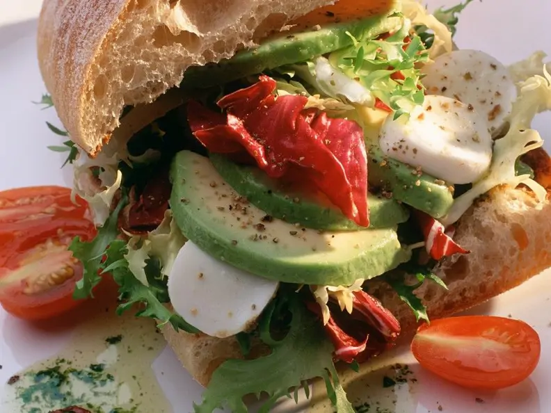 Avocado-Tomaten-Sandwich