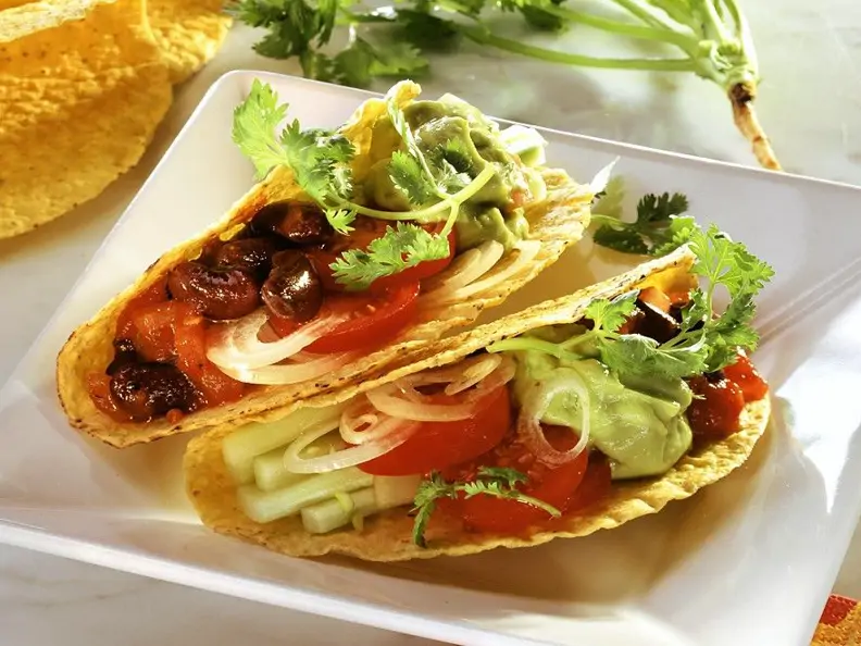 Gemüsetacos mit Avocado