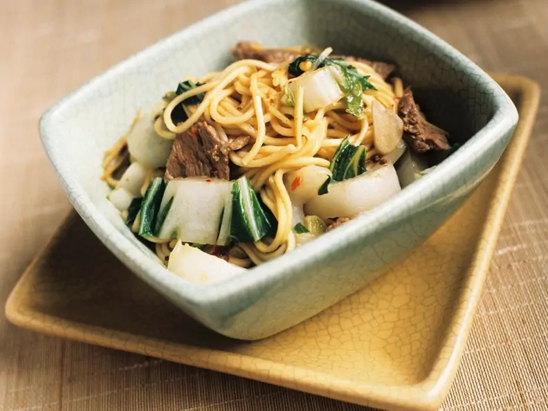 Asiatische Nudeln mit Rindfleisch
