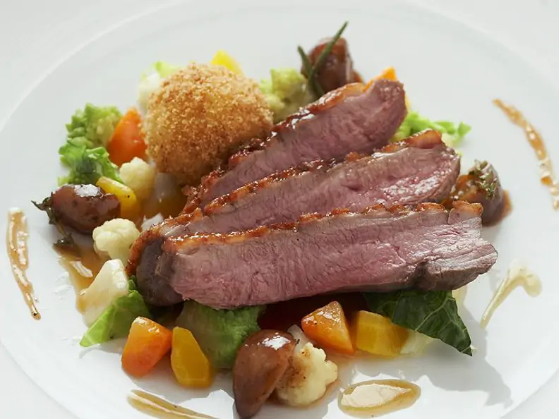 Entenbrust mit Grieß-Klößchen