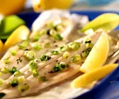 Forellenfilets mit Fühlingszwiebeln en papillote