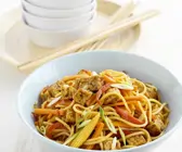 Gebratene Nudeln mit Tofu