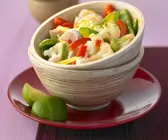 Sü-scharfer Gemüse-Hähnchensalat