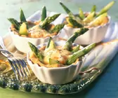 Torteletts mit grünem Spargel und Ei