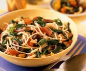 Mediterraner Nudelsalat