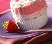 Eissoufflé mit Erdbeeren und Rhabarber