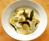 Gnocchi mit Käsesauce und Salbei