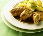 Putenröllchen gefüllt mit Feta
