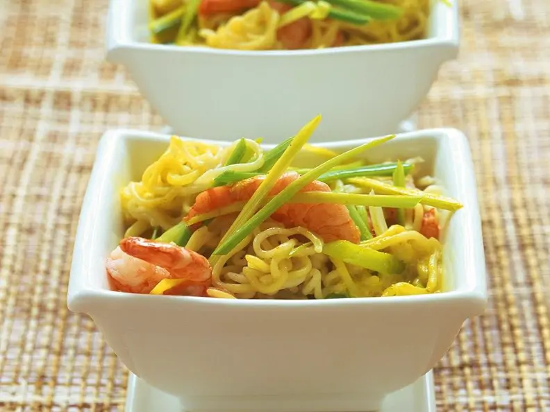 Curry-Nudeln mit Garnelen