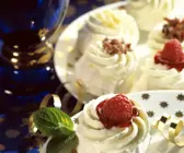 Baiser-Sahne-Tupfer
