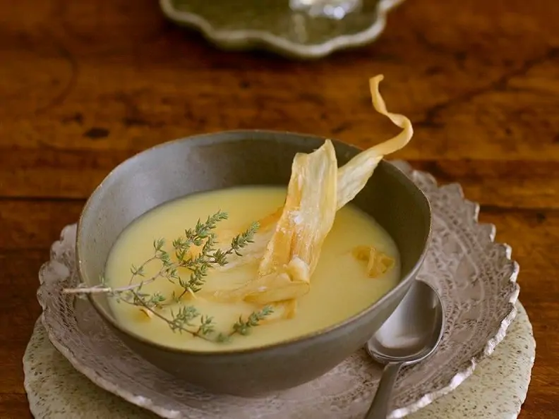Pastinakensuppe mit Thymian