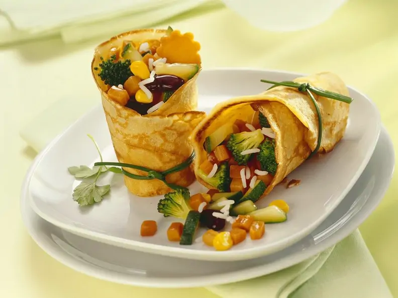 Pfannkuchen mit Gemüsefüllung